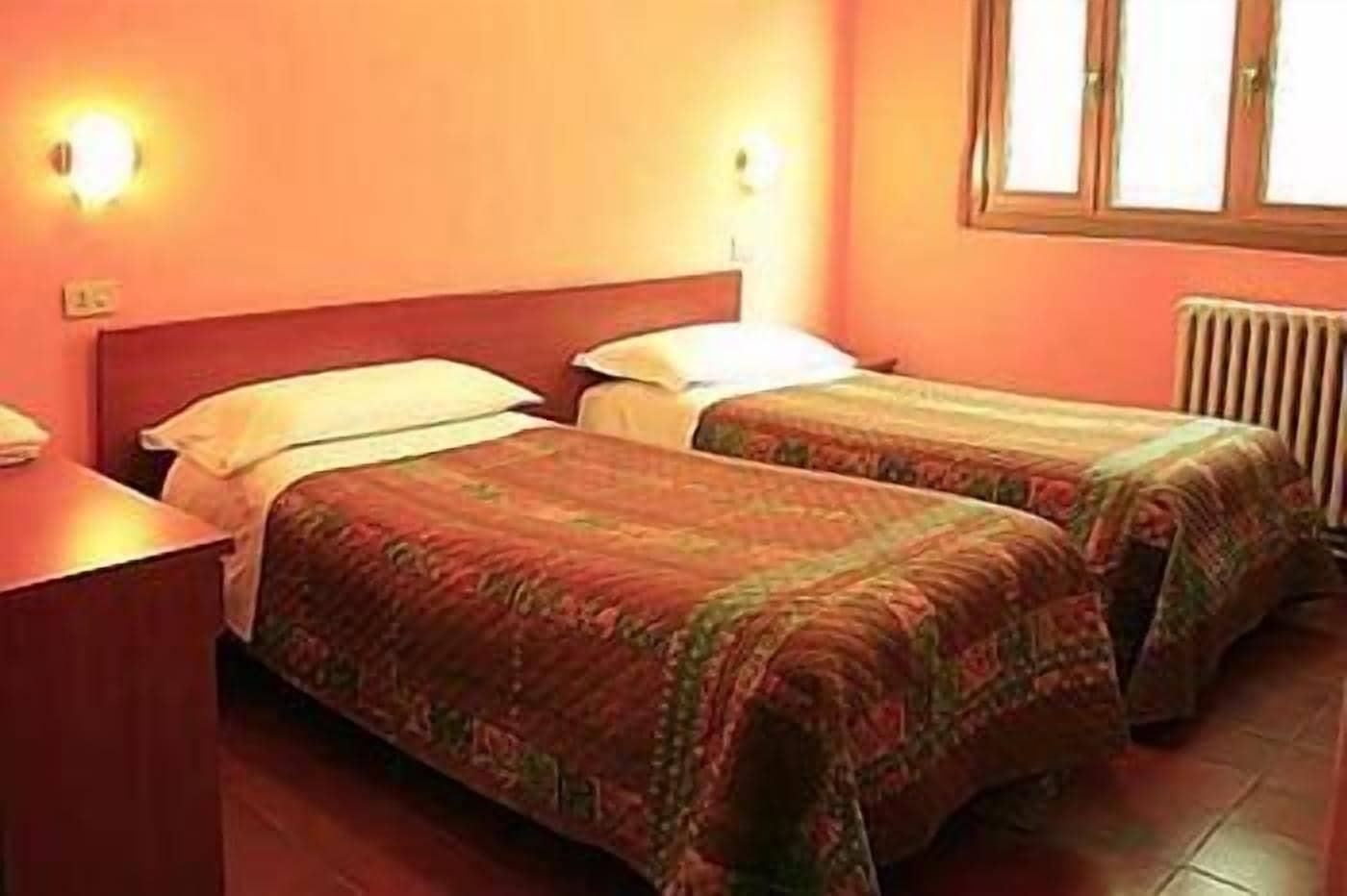 Hotel Mercurio Milan Luaran gambar