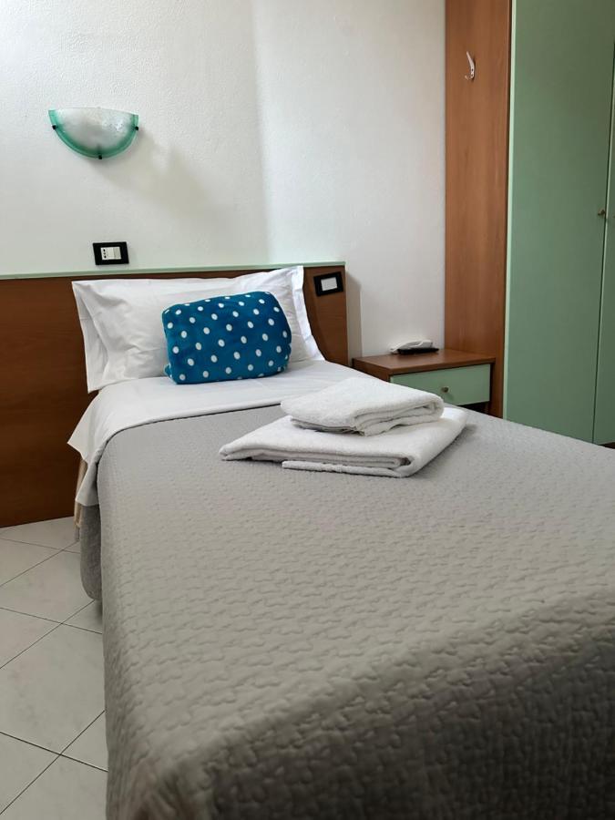 Hotel Mercurio Milan Luaran gambar