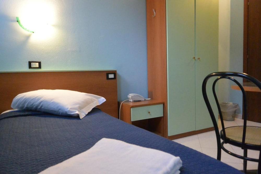 Hotel Mercurio Milan Luaran gambar