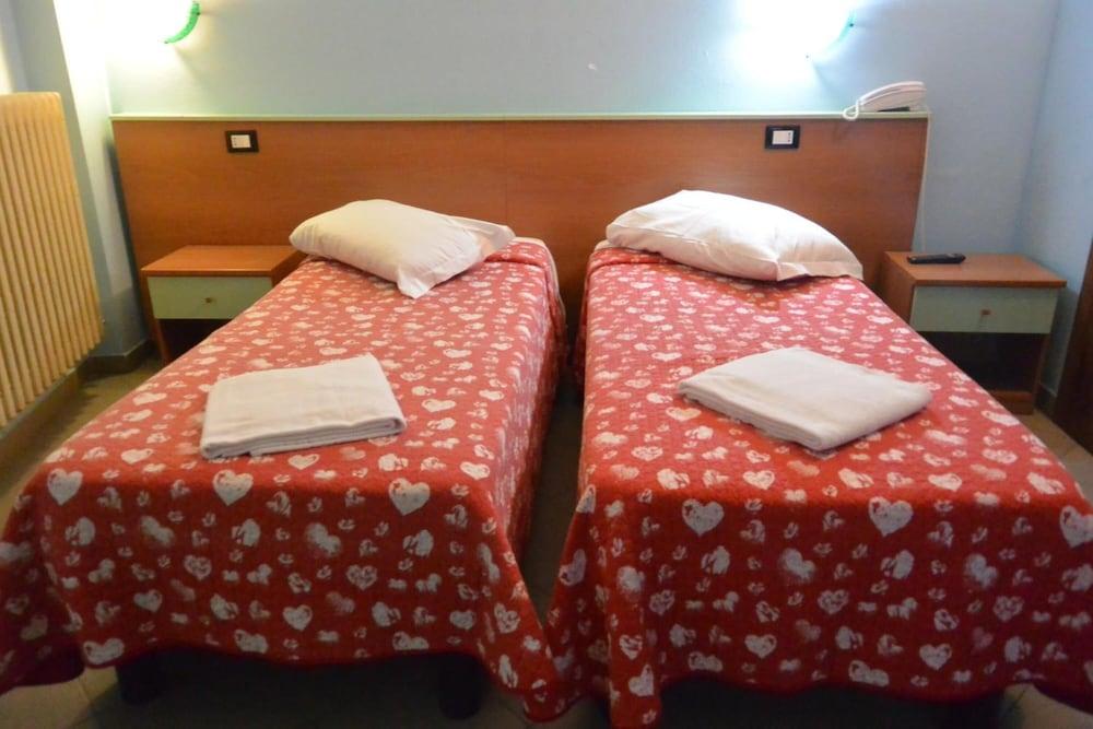Hotel Mercurio Milan Luaran gambar