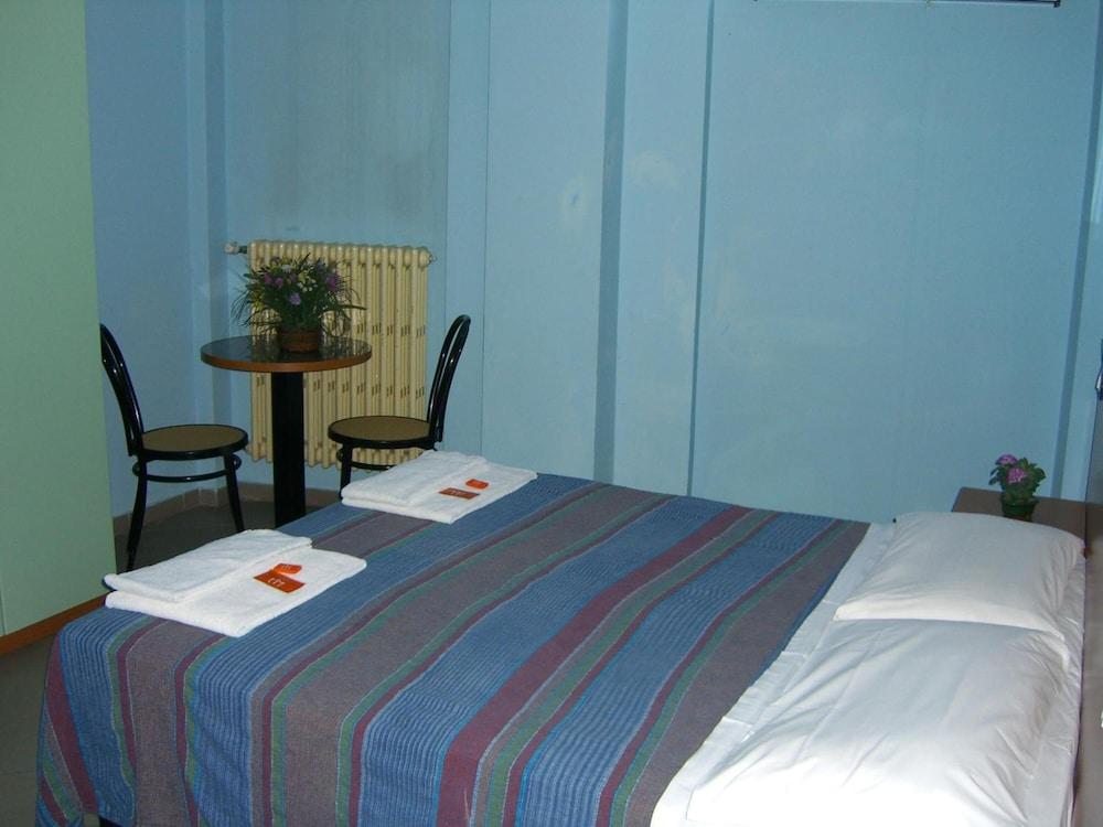 Hotel Mercurio Milan Luaran gambar