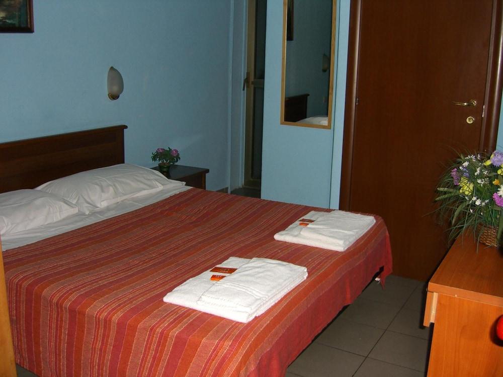 Hotel Mercurio Milan Luaran gambar