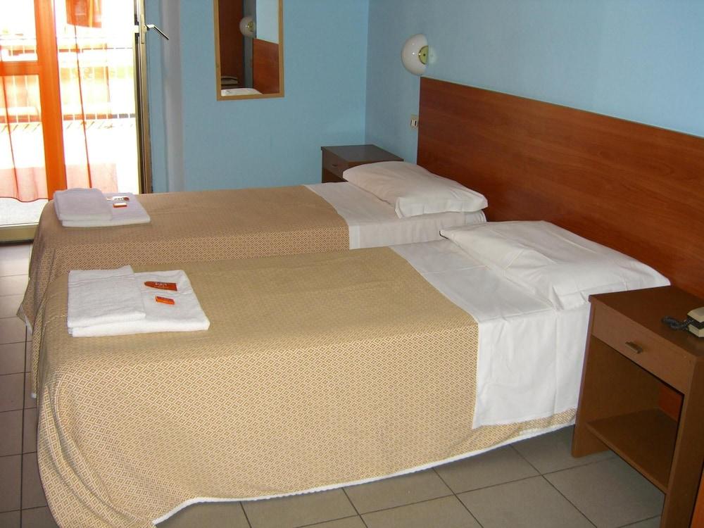 Hotel Mercurio Milan Luaran gambar