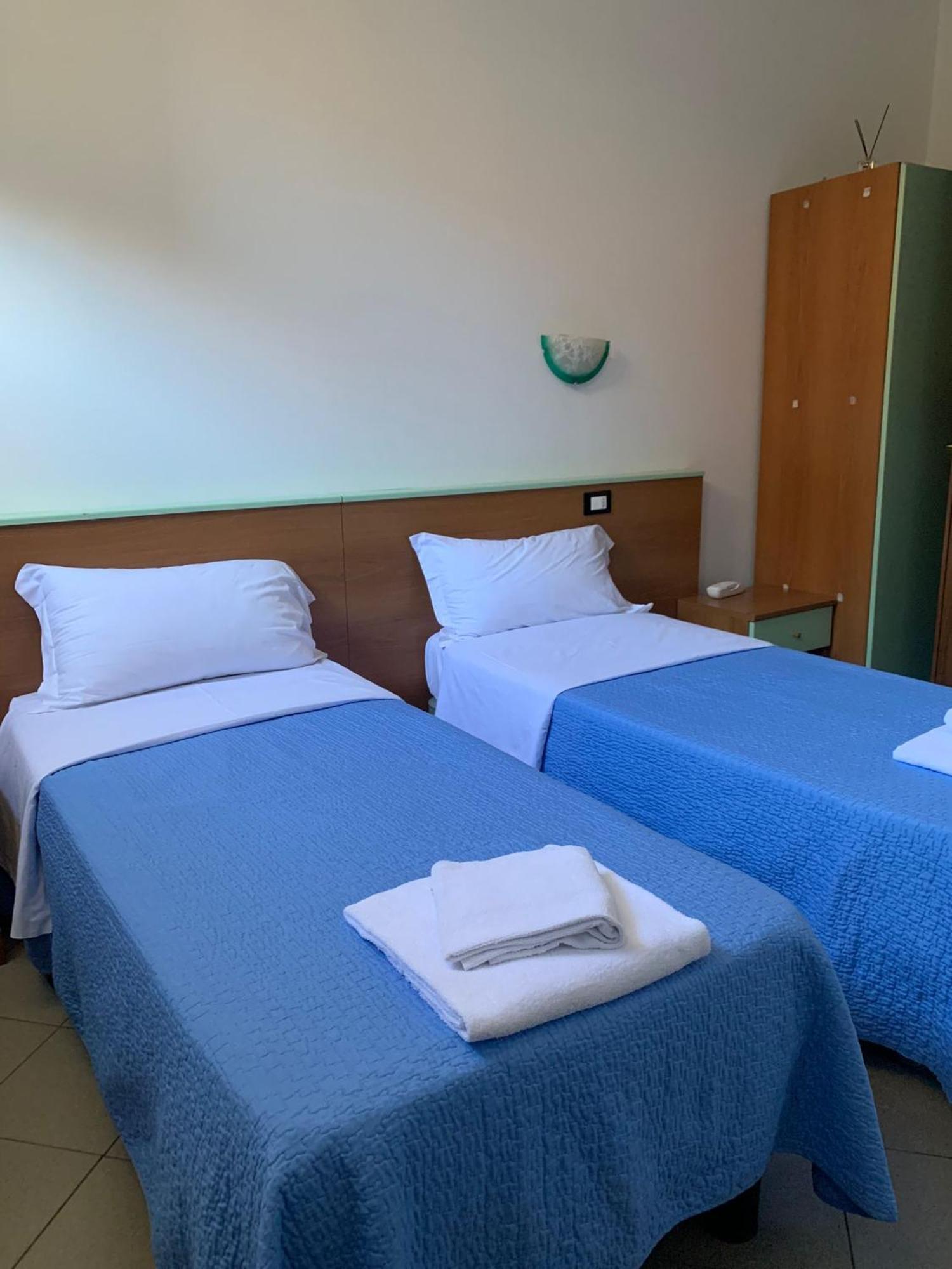 Hotel Mercurio Milan Luaran gambar